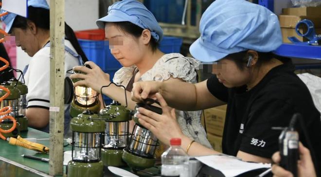 00家小厂包机出海狂揽80亿称霸全球冰球突破网站浙江小镇“反杀”义乌！8(图10)